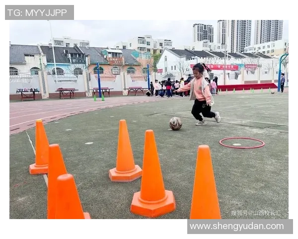 少年足球训练游戏助力青少年成长与团队合作能力提升的全新体验